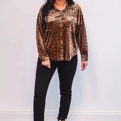 Purple Door Boutique Ladies' Chocolate Velvet Leopard Print Top